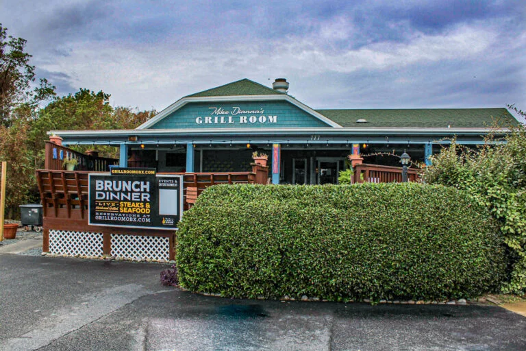 Things To Do Mike Dianna's Grill Room